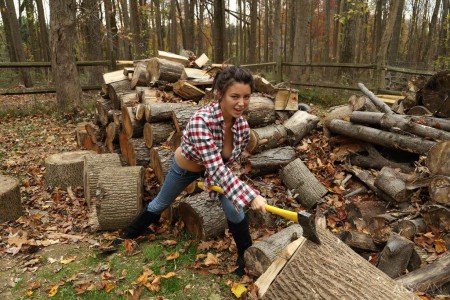 Daisy Summers Sexy lumberjack