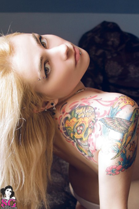 Icasso - All We Need Is Love, blonde, tattooed