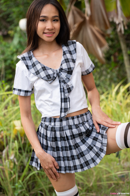 Mayuko A Sexy Schoolgirl