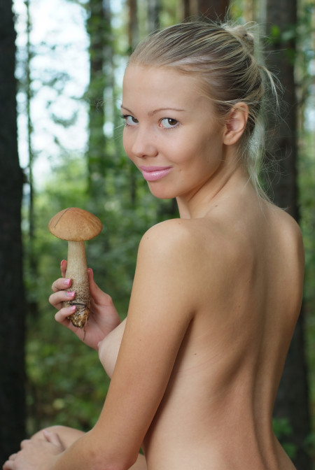 Albinka A with mushrooms