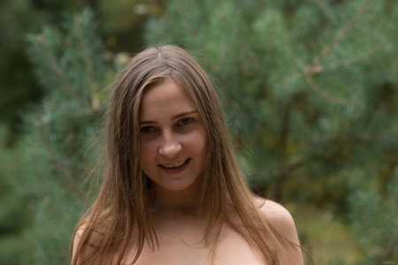 Lenta A Naked in nature